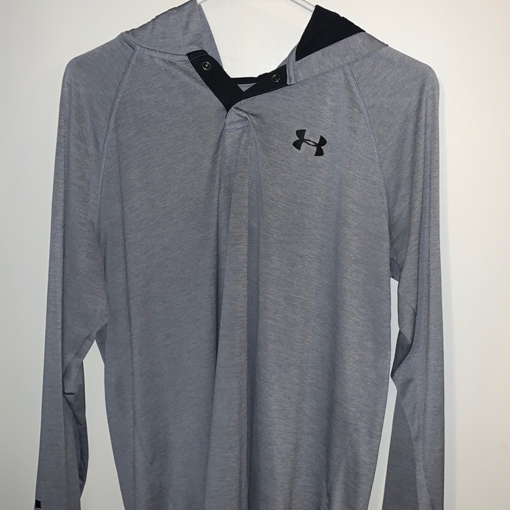 UNDER ARMOUR LONG SLEEVE HOODIE - MEDIUM